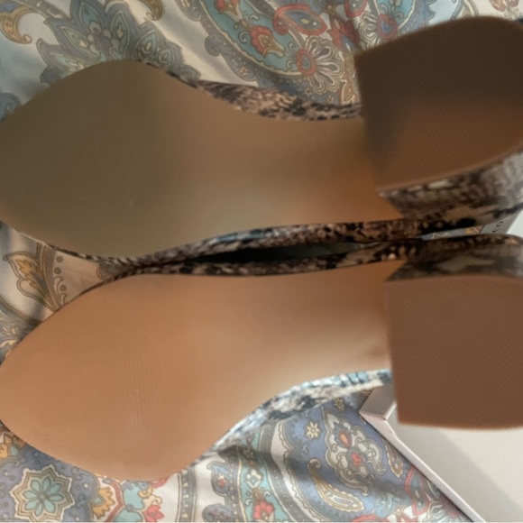 NWB Steve Madden Rookie Booties - Picture 3 of 4